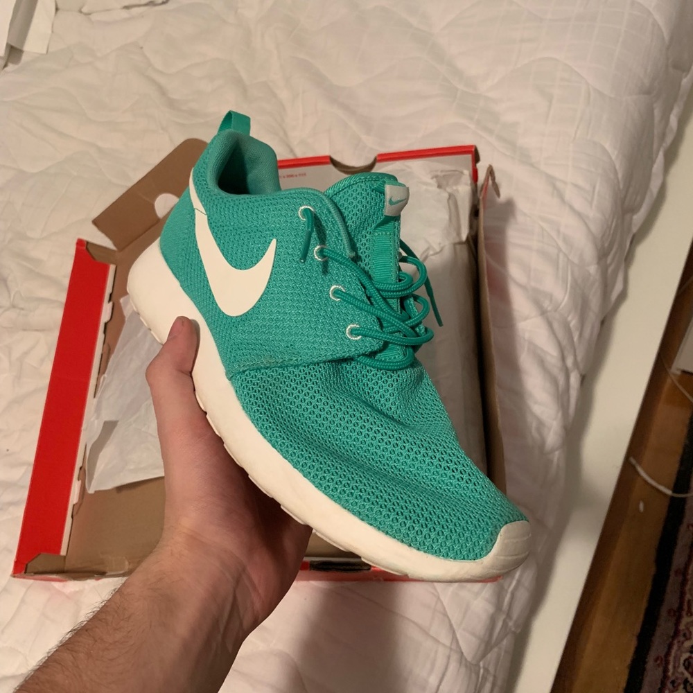 Nike roshe mint green